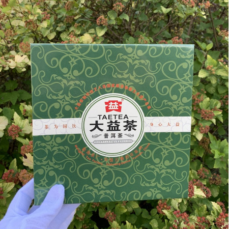 Шен Пуэр подарочный Да И 2010 года блин 357 г